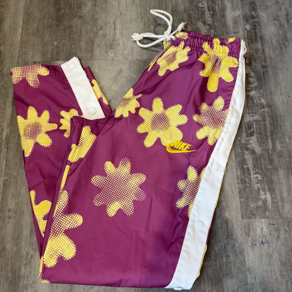 Nike Sportswear Floral Tear Away‎ Pants in purple size small